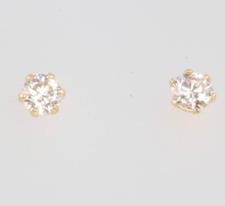 A pair of 18ct yellow gold diamond ear studs approx. 0.20ct 