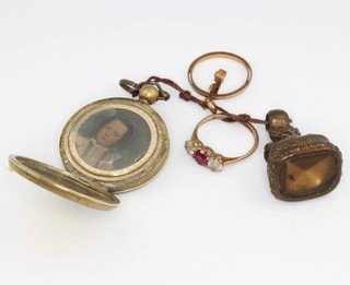 A 9ct yellow gold gem set ring, a 19th Century seal and minor items 