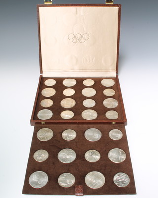 Twenty eight 1976 Montreal Olympics silver medallions, 1018 grams, boxed