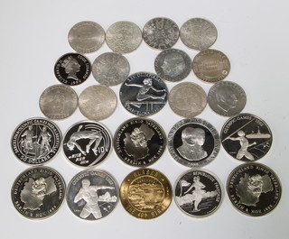 Eleven 25 mark silver crowns, 8 commemoratives and minor coins, 352 grams