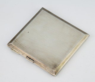 A silver engine turned cigarette case Chester 1924, 111 grams 