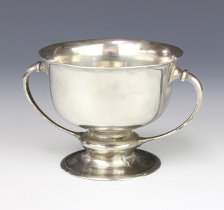 An Edwardian silver 2 handled cup with stylish handles, Sheffield 1908, maker James Dixon & Sons 188 grams 