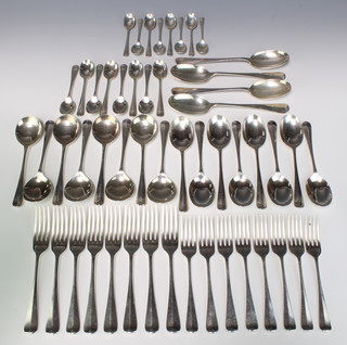 A silver canteen of rat tail cutlery comprising 8 coffee spoons, 8 tea spoons, 8 soup spoons, 8 dessert spoons, 4 table spoons, 8 dessert forks, 8 dinner forks, Sheffield 1995/1996, 2964 grams 
