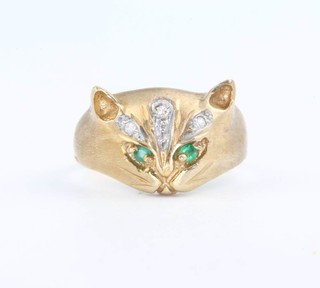 A 9ct yellow gold gem set cat ring size K 2.8 grams 
