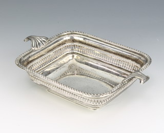 A silver 2 handled rounded rectangular dish with pierced decoration Birmingham 1932, maker Deakin & Francis Ltd 207 grams, 18 cm