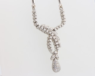 An 18ct white gold diamond set necklace 48cm 