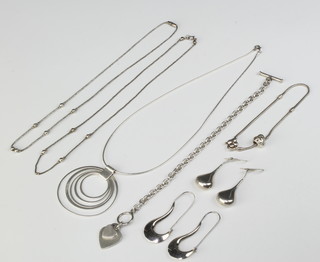 A sliver necklace and minor sliver jewellery 59 grams