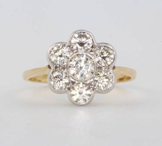An 18ct yellow gold 7 stone diamond cluster ring 1.3ct, size O 
