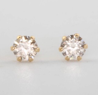 A pair of 18ct yellow gold diamond ear studs approx. 0.3ct 