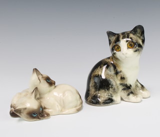 A Royal Doulton group of 2 Siamese kittens 10cm and a Jenny Winstanley kitten 12cm 