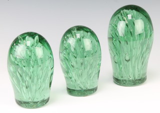 Three Victorian green glass dumps 13cm, 13cm and 16cm 