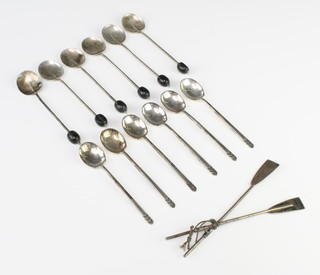 Six silver coffee spoons Sheffield 1942, 6 others and 2 silver oars, 75 grams