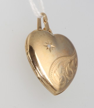 A 9ct yellow gold heart shaped locket