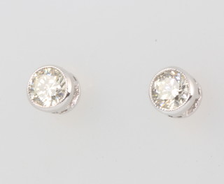 A pair of white gold diamond ear studs 0.7ct 