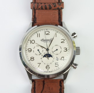 A gentleman's steel cased Ingersoll wristwatch with calendar and 3 subsidiary dials on a leather strap, boxed
