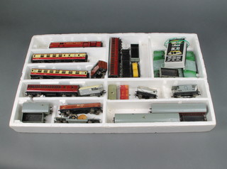 A Hornby Dublo Royal Mail carriage, 3 Hornby Meccano metal carriages and a small quantity of rolling stock 