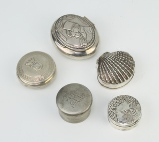 A Continental repousse silver patch box in the form of a shell and 4 others 120 grams 