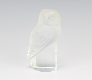A modern Lalique frosted glass figure of an owl etched Lalique France 9cm 