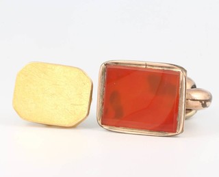 A yellow gold octagonal seal and a cornelian do. 