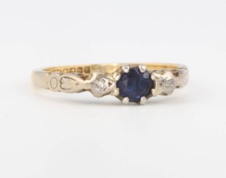 An 18ct yellow gold sapphire and diamond ring, size M 1/2