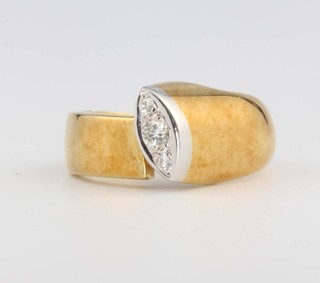 A yellow gold 3 stone diamond ring size R 