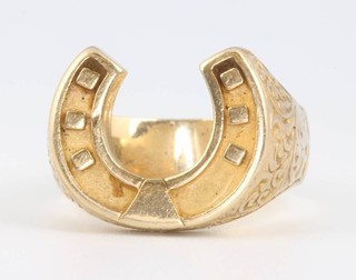 A 9ct yellow gold horseshoe ring, size I, 18.9 grams