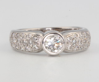 An 18ct white gold diamond ring with brilliant cut stone 0.5ct, the brilliant cut diamond shoulders 0.5ct, size L 