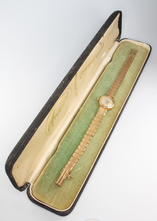 A lady's 9ct yellow gold Accurist wristwatch on a do. bracelet 14 grams