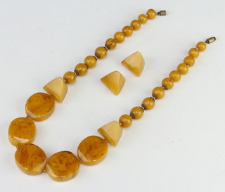 An amberoid bead necklace 