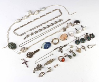 A silver door key pendant and minor silver jewellery 95 grams 