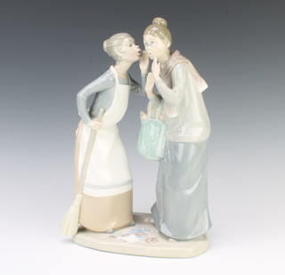 A Lladro group of 2 gossiping ladies 30cm 