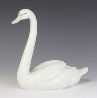 A Lladro figure of a swan 5230 20cm 