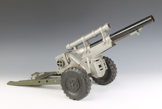 A Louis Marx  & Co Howitzer field gun (missing the 2 shells) 32cm h x 27cm w x 25cm d  