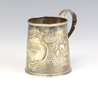 A George IV Irish repousse silver mug with floral decoration Dublin 1823, 89 grams 8cm 