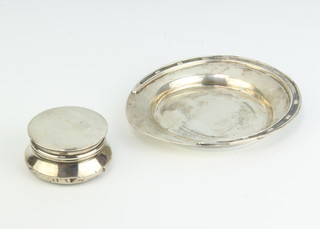 A novelty silver dish in the form of a horseshoe Sheffield 1939 and a pill box, 64 grams