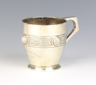 A silver repousse cymric design mug with presentation inscription Sheffield 1924, 161 grams 