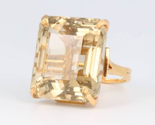 A yellow gold topaz dress ring size P 