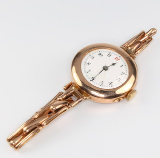 A lady's 9ct yellow gold wristwatch on a ditto expanding bracelet
