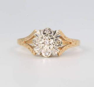 A 9ct yellow gold diamond ring size M 1/2