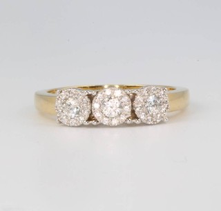A 9ct yellow gold 3 stone diamond cluster ring size M 0.33ct