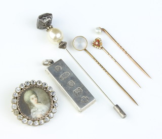 A paste set portrait brooch and minor jewellery
