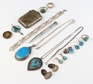 A quantity of minor silver jewellery including a vesta