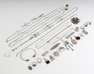 A silver brooch and minor silver jewellery