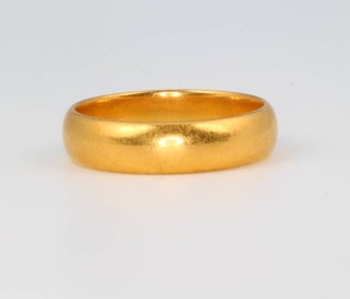 A 22ct yellow gold wedding band, size N, 5.1 grams