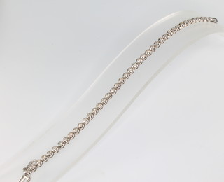 A white gold brilliant diamond set tennis bracelet, 2 ct, 17.5cm 