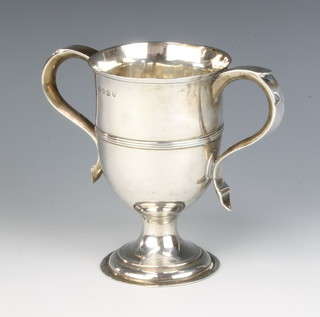 Peter, Anne and William Bateman, a George III silver 2 handled cup with ribbed decoration London 1805, 292 grams