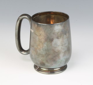 An Art Deco silver baluster mug of plain form Sheffield 1930, maker Atkin Brothers, 206 grams