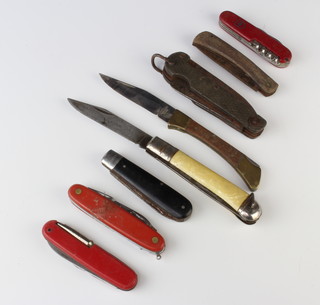 A J U Jame and Sons military style folding jack knife with merlin spike, tin opener and blade (blade f), together with 7 folding pocket knives