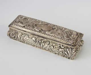 An Edwardian repousse silver rectangular trinket box decorated with scrolls, Birmingham 1902, 66 grams, 11cm 