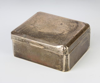 A silver cigarette box of square form Birmingham 1947 10cm x 9cm x 5cm 